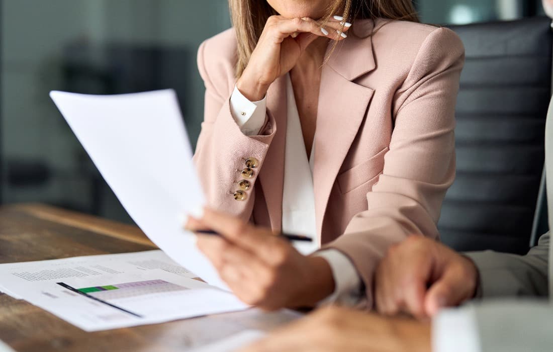 Prawo cywilne w UK – spory o zapłatę, umowy i granice działki