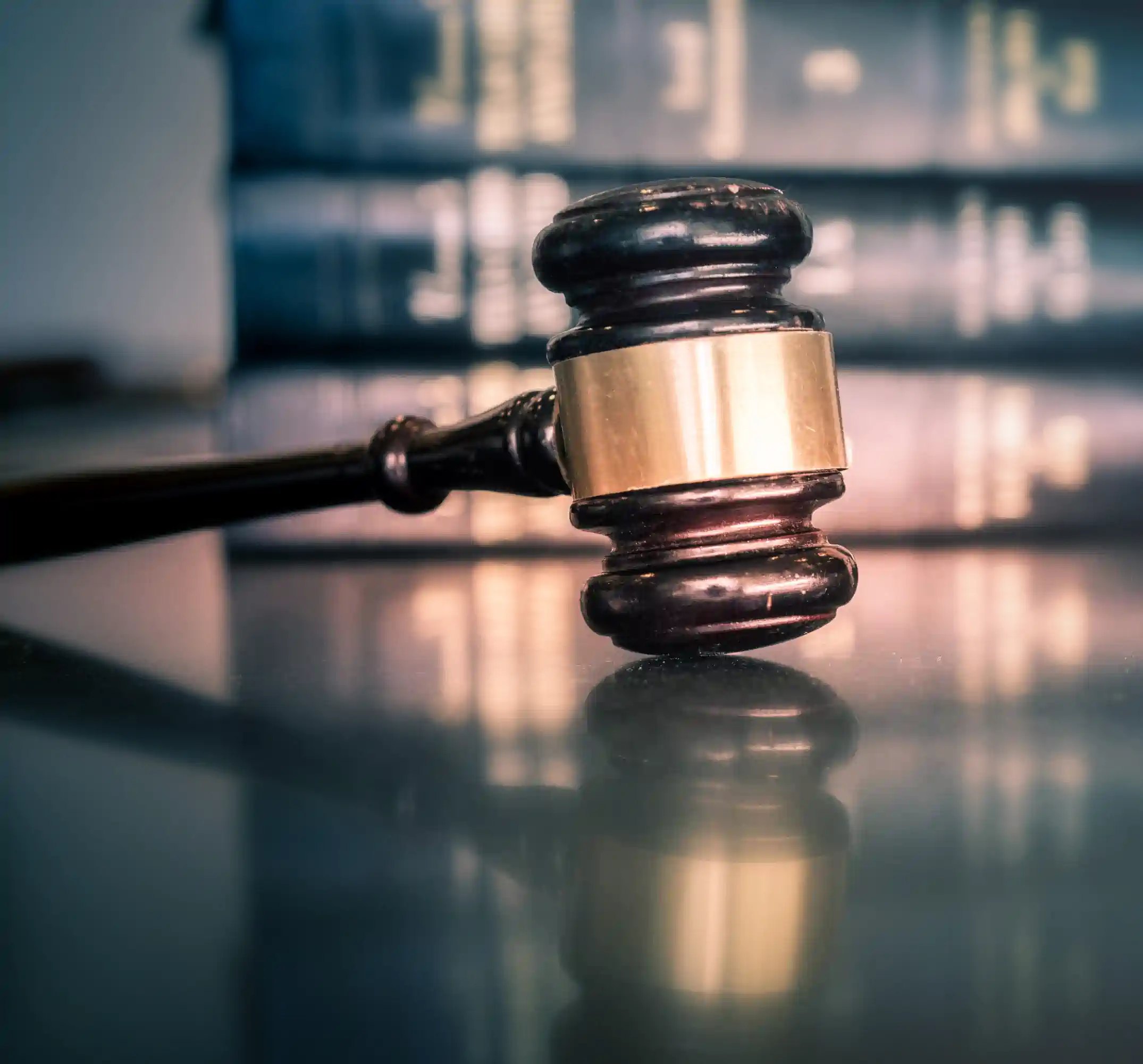 Komornik (Bailiff) puka do drzwi w UK – czy musisz go wpuścić?